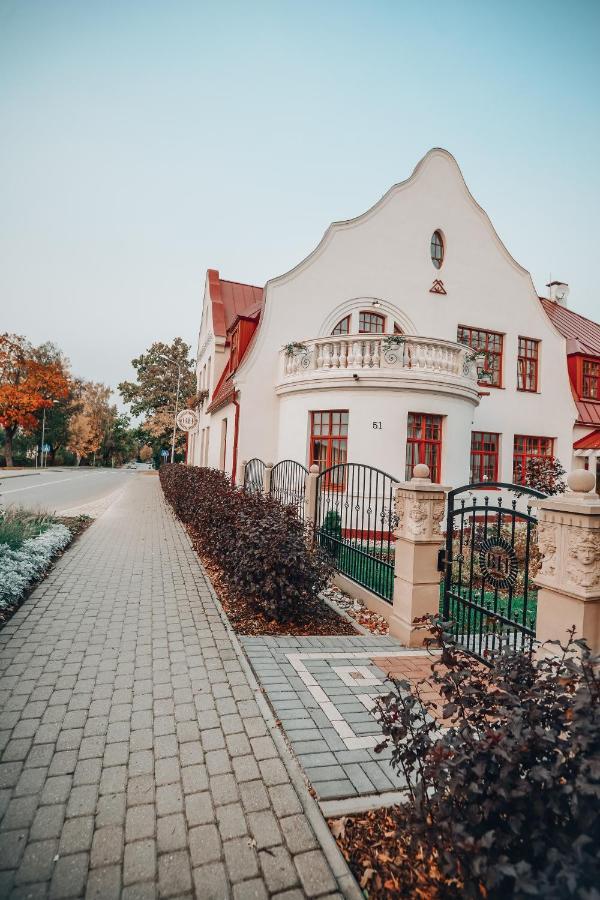 Bahnhofs Hotel Alūksne エクステリア 写真