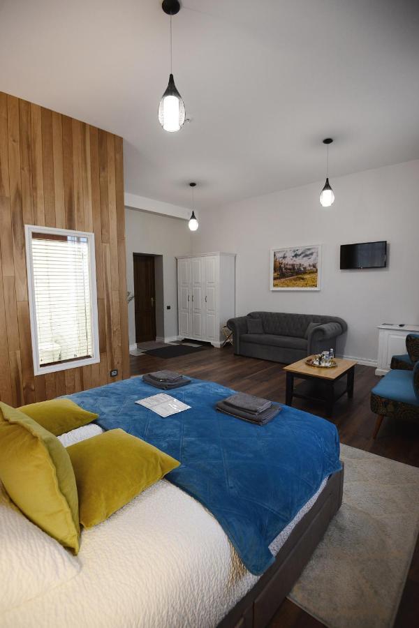 Bahnhofs Hotel Alūksne エクステリア 写真