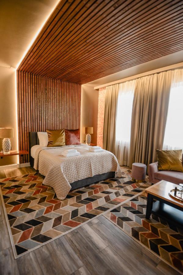 Bahnhofs Hotel Alūksne エクステリア 写真