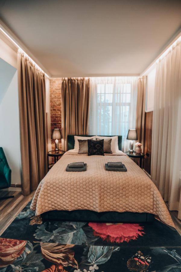 Bahnhofs Hotel Alūksne エクステリア 写真