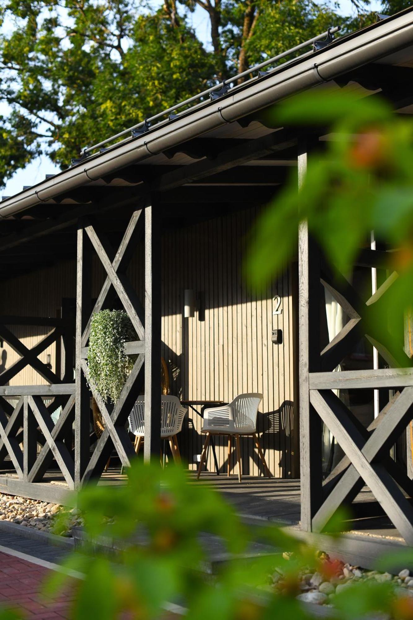Bahnhofs Hotel Alūksne エクステリア 写真