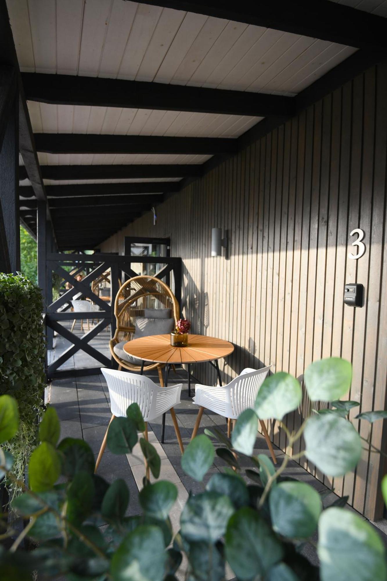Bahnhofs Hotel Alūksne エクステリア 写真
