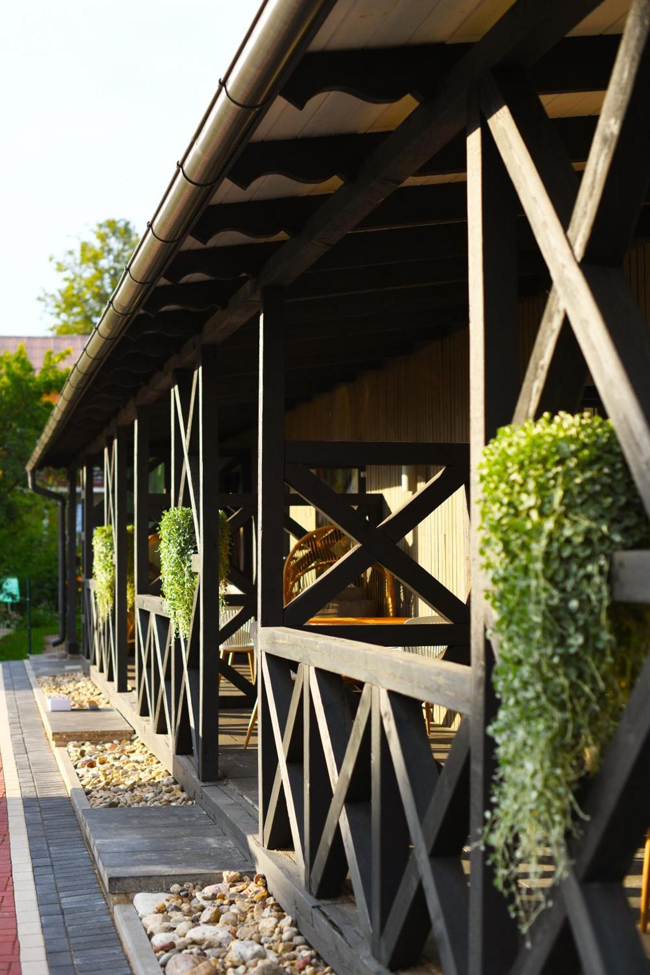 Bahnhofs Hotel Alūksne エクステリア 写真