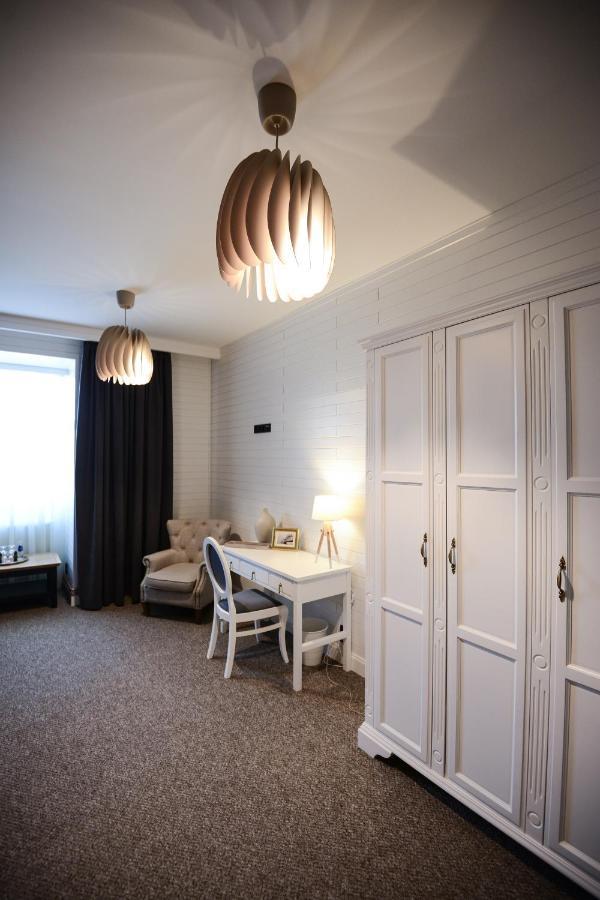 Bahnhofs Hotel Alūksne エクステリア 写真